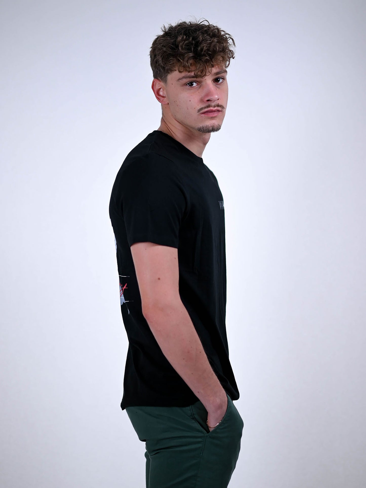 HOLY SPIRIT T-SHIRT zwart zijkant