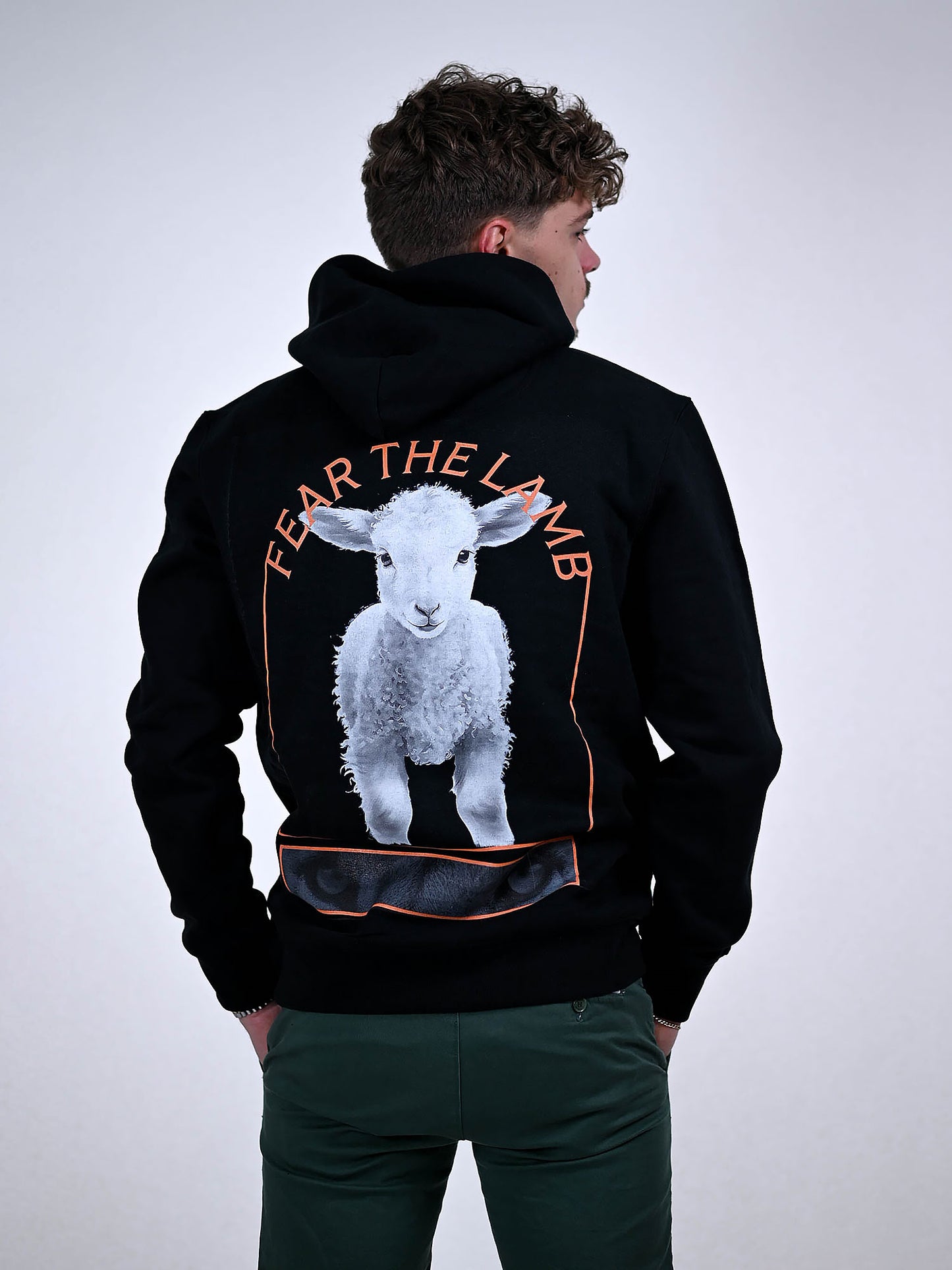 FEAR THE LAMB HOODIE zwart achterkant