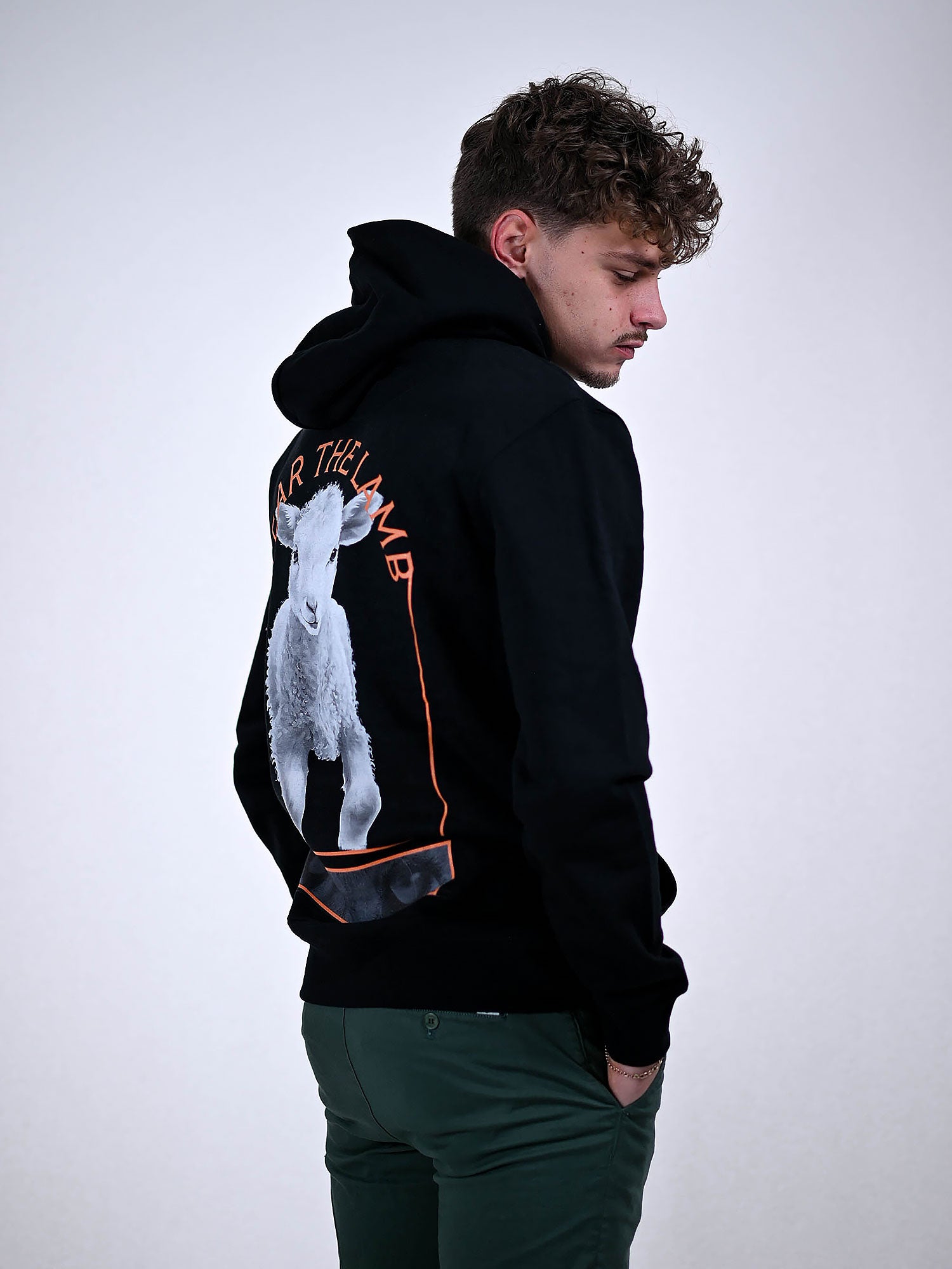 FEAR THE LAMB HOODIE zwart zijkant