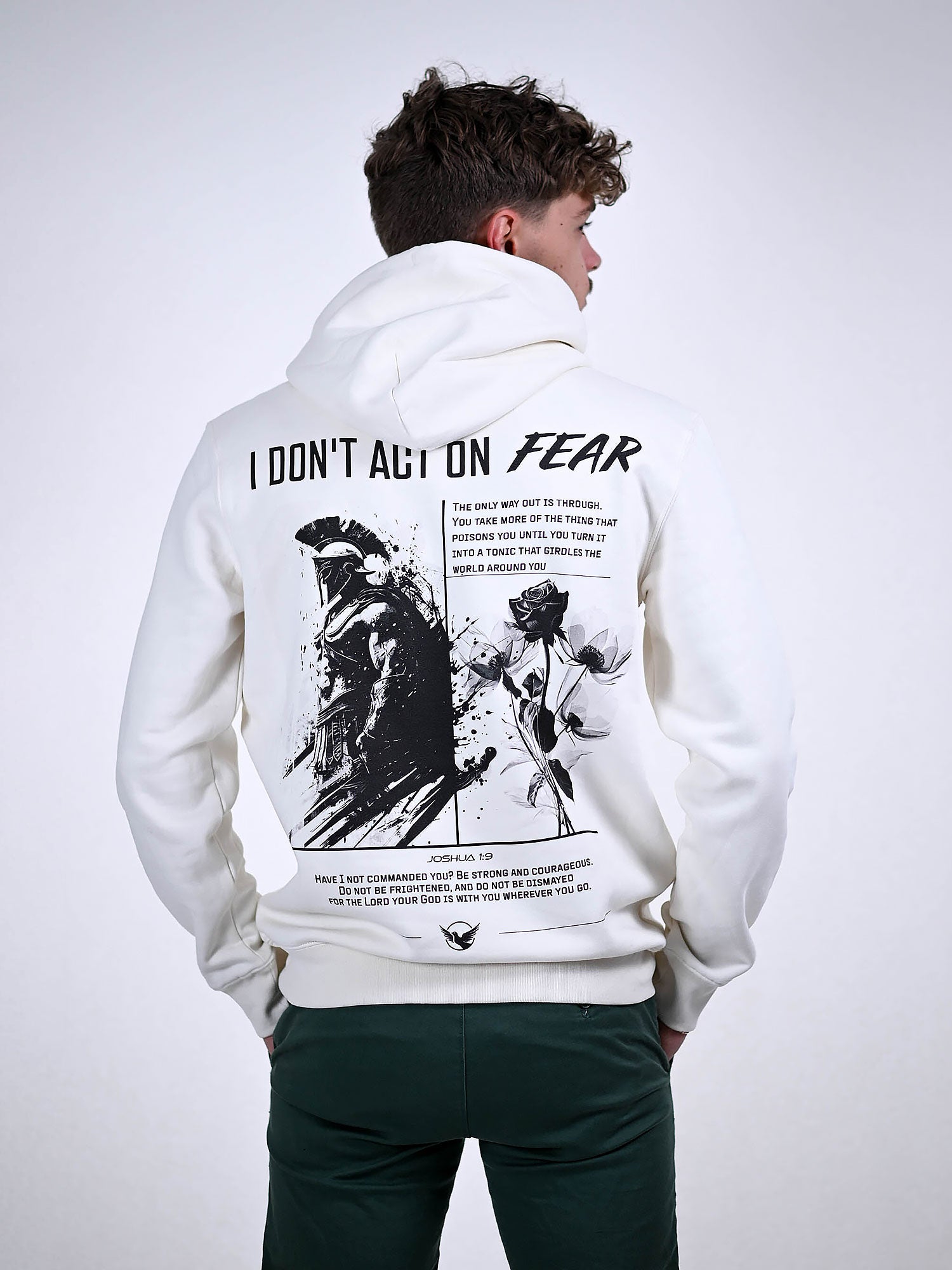 DON'T ACT ON FEAR HOODIE wit achterkant