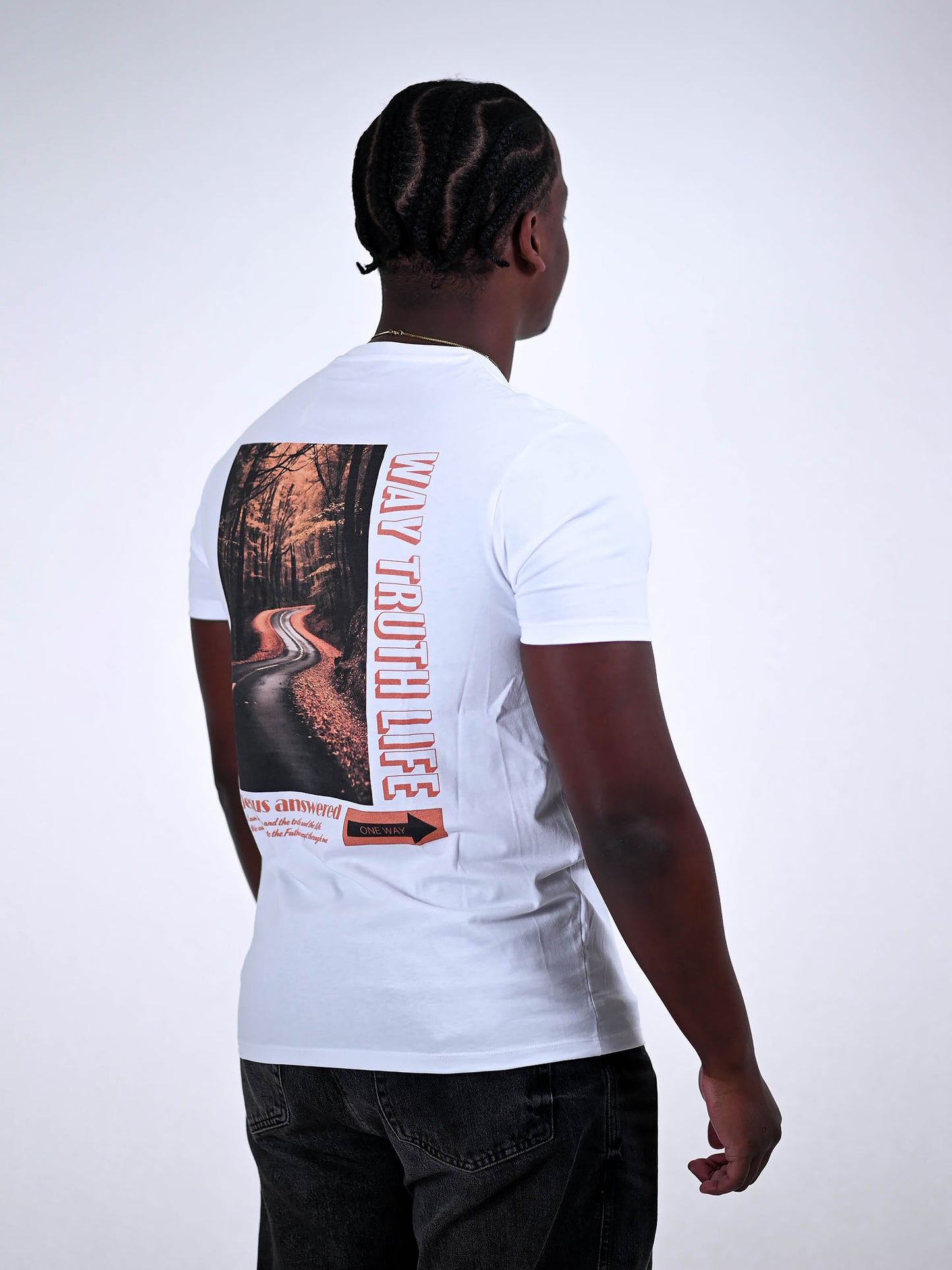 JESUS IS THE WAY T-SHIRT wit zijkant