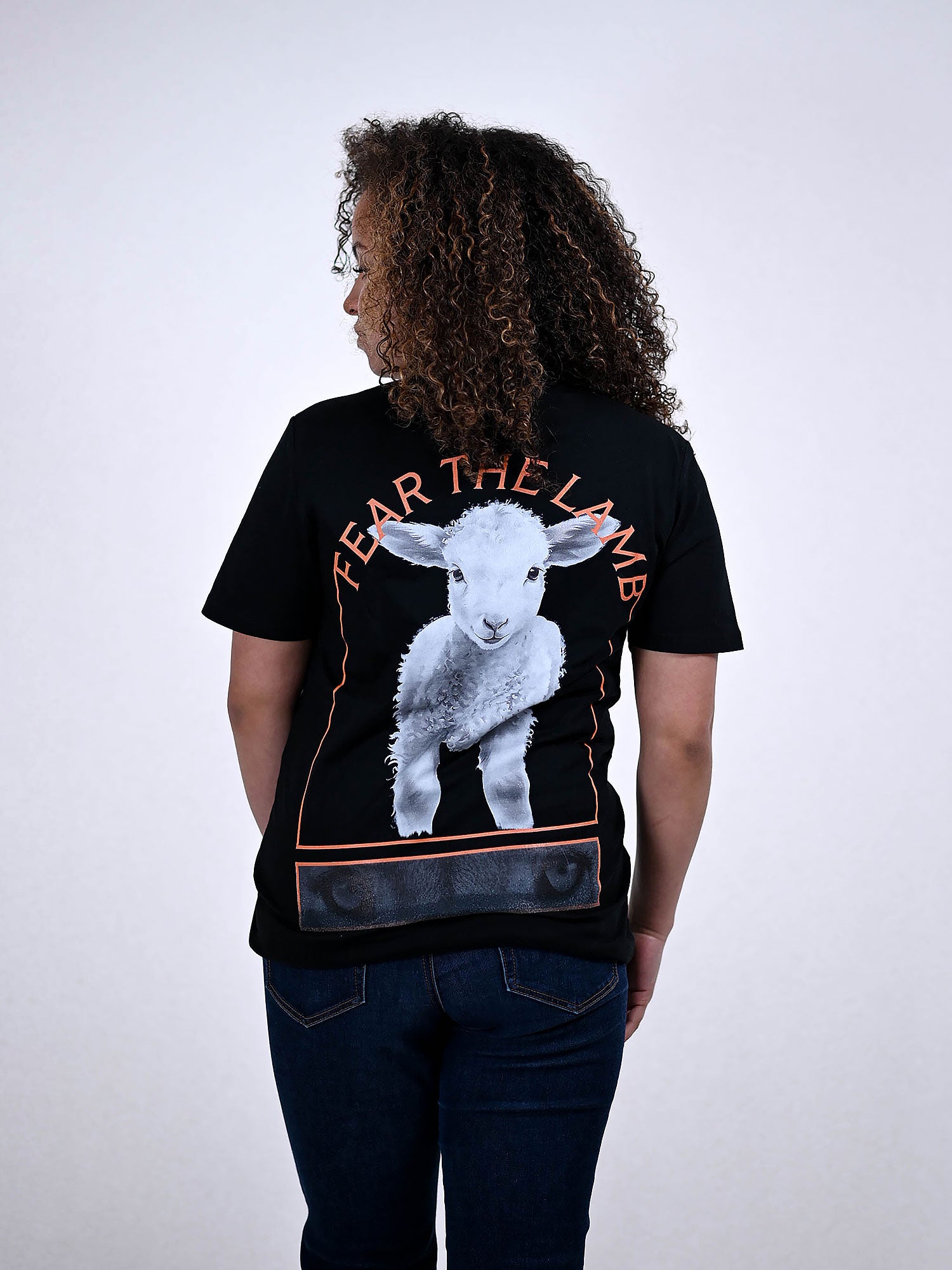 FEAR THE LAMB T-SHIRT zwart achterkant