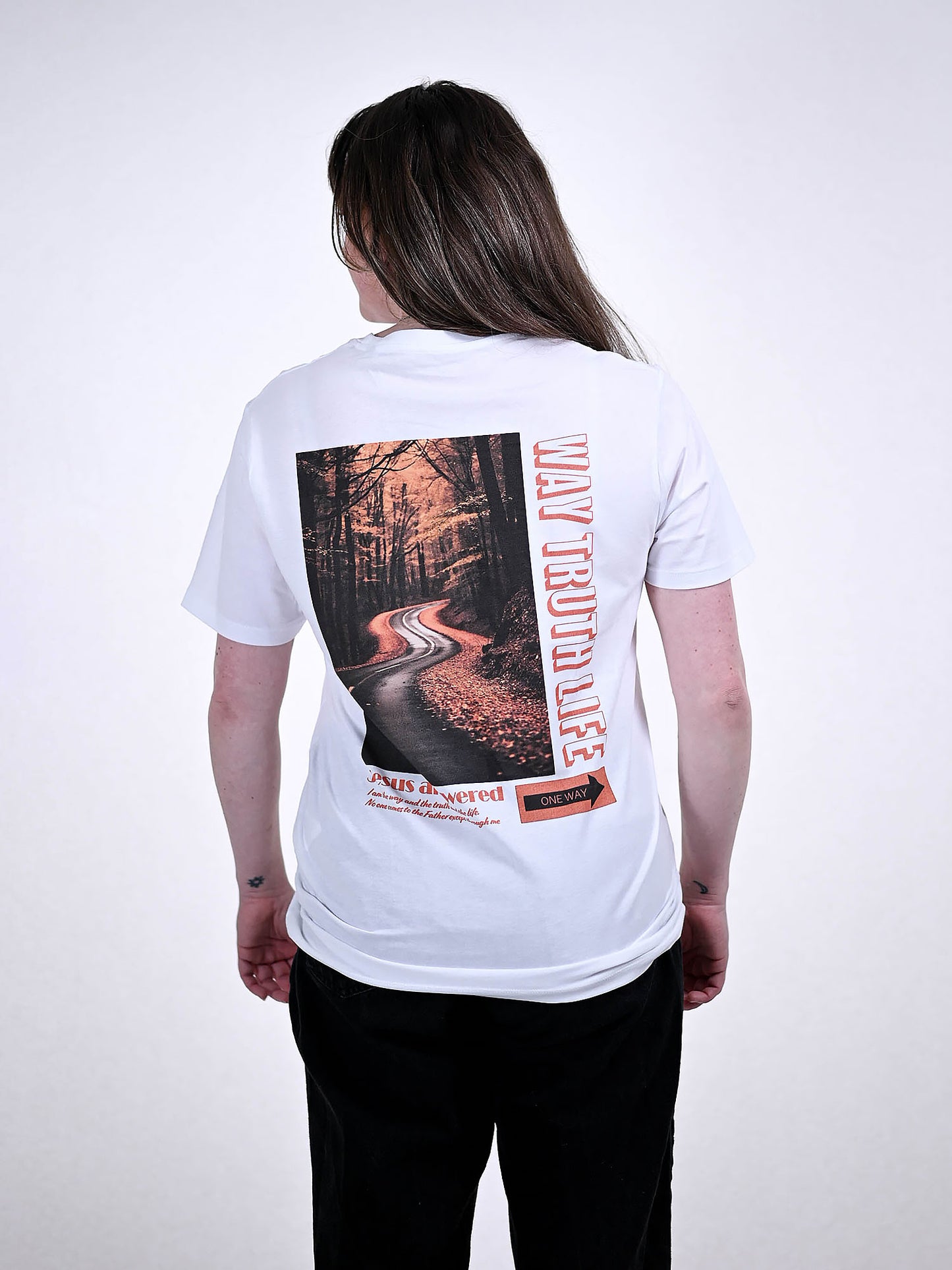 JESUS IS THE WAY T-SHIRT wit achterkant