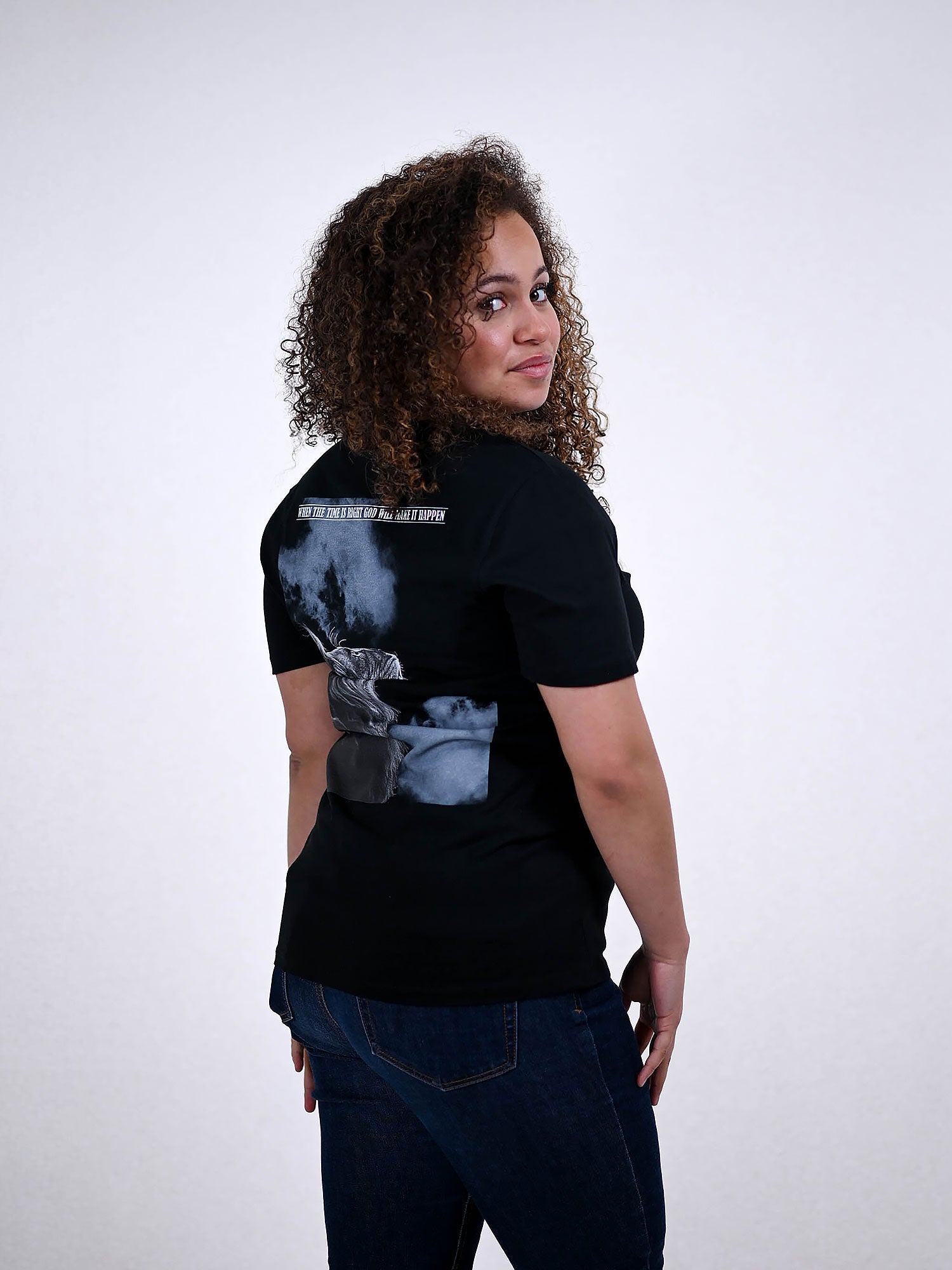 GOD WILL MAKE IT HAPPEN T-SHIRT zwart zijkant