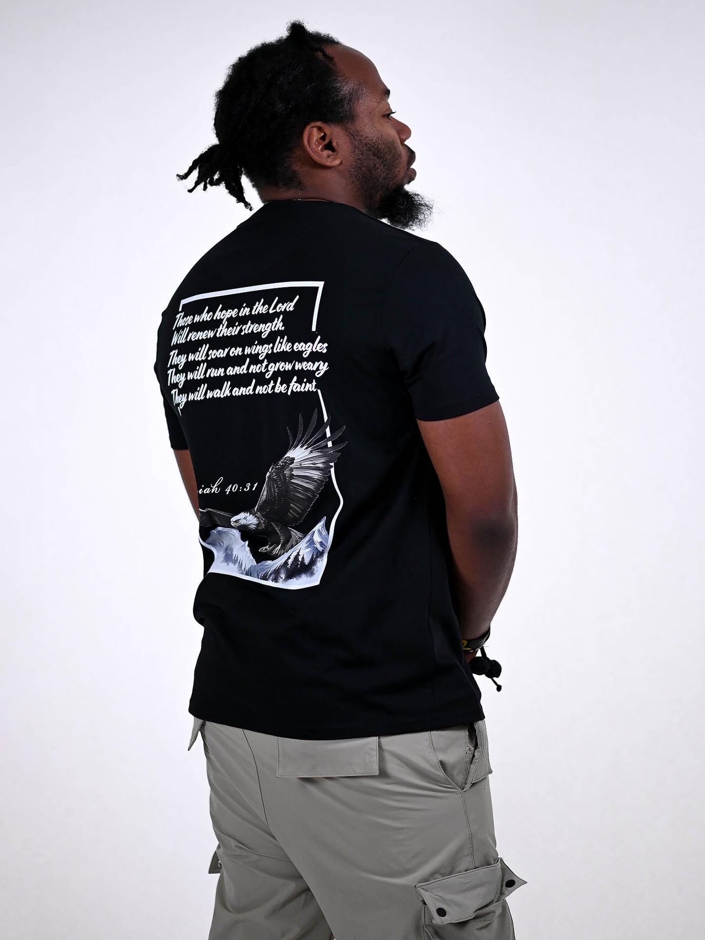 ISAIAH 40:31 T-SHIRT zwart zijkant
