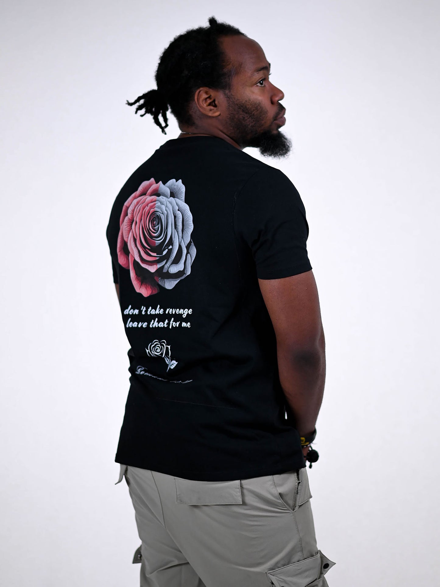ROMANS 12:19 T-SHIRT zwart zijkant