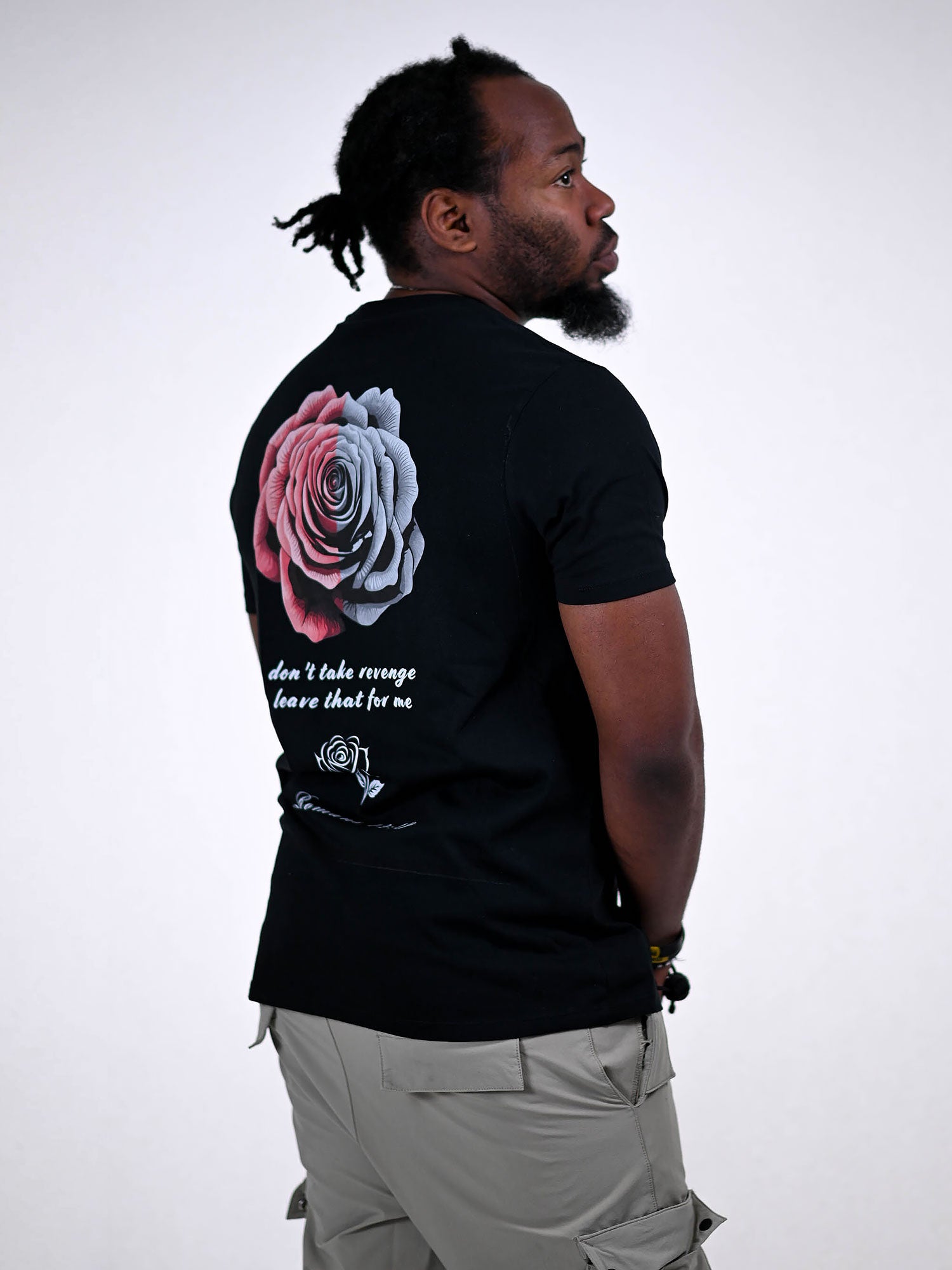 ROMANS 12:19 T-SHIRT zwart zijkant