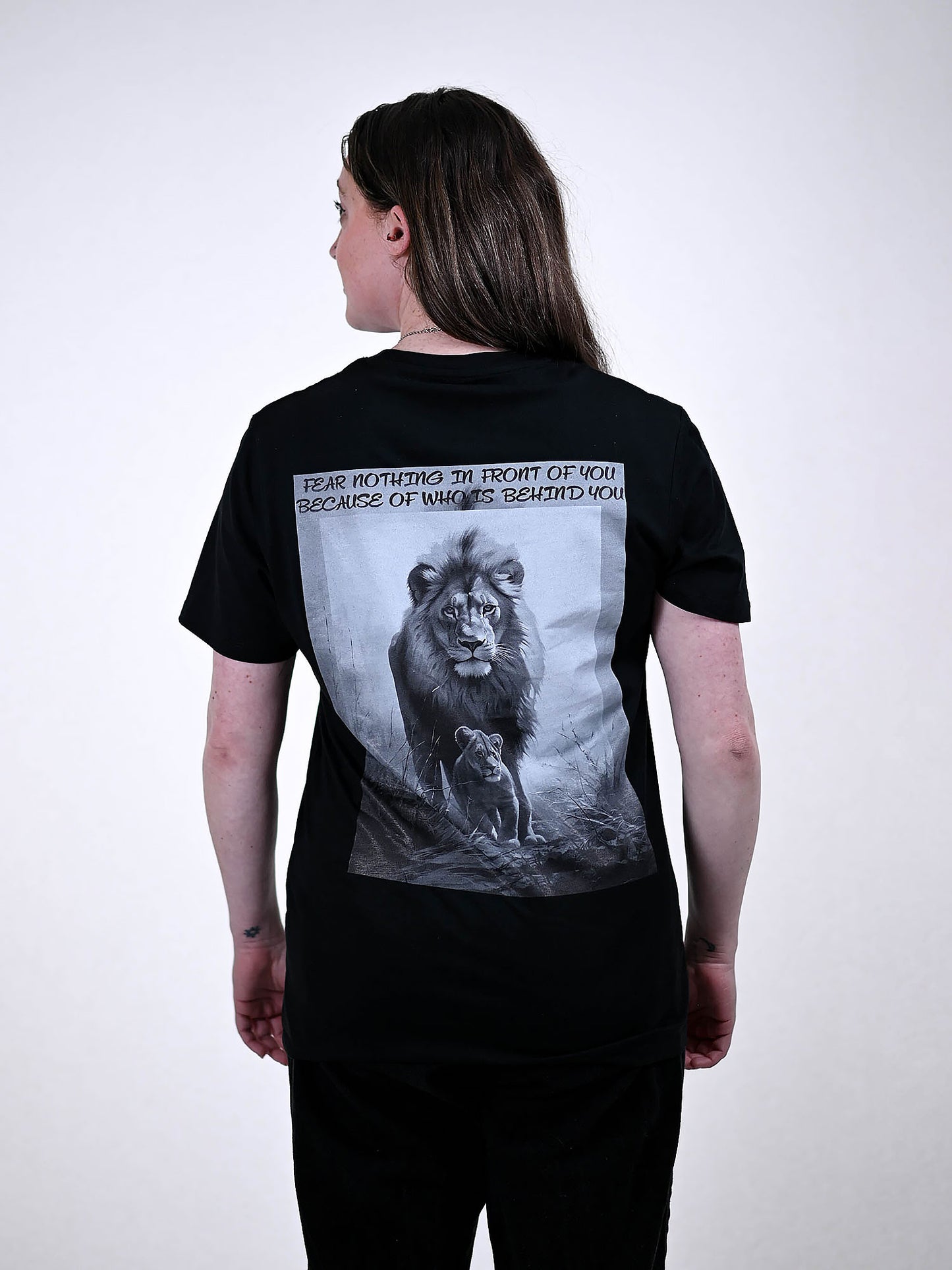 FEAR NOT T-SHIRT zwart achterkant