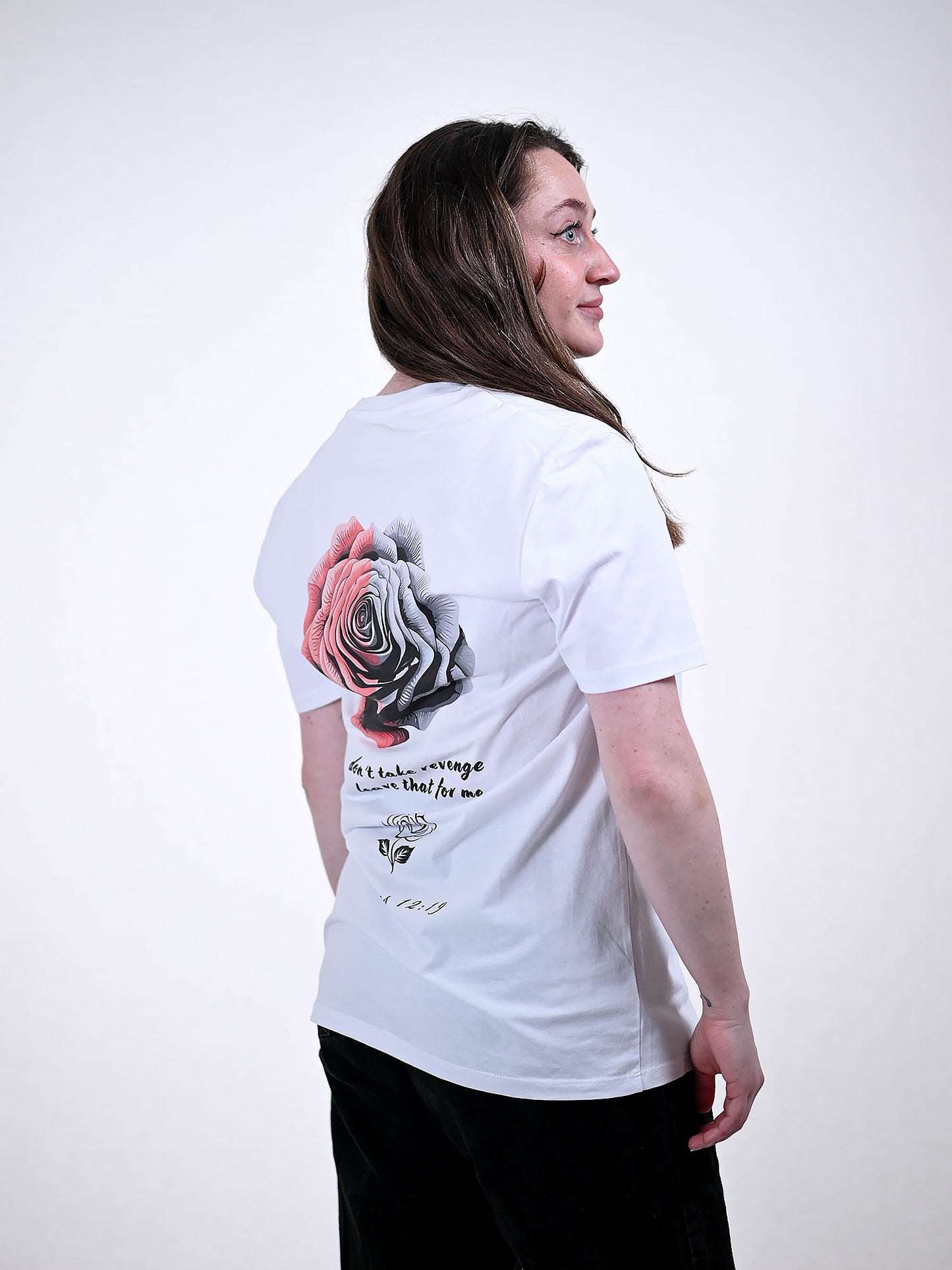 ROMANS 12:19 T-SHIRT wit zijkant