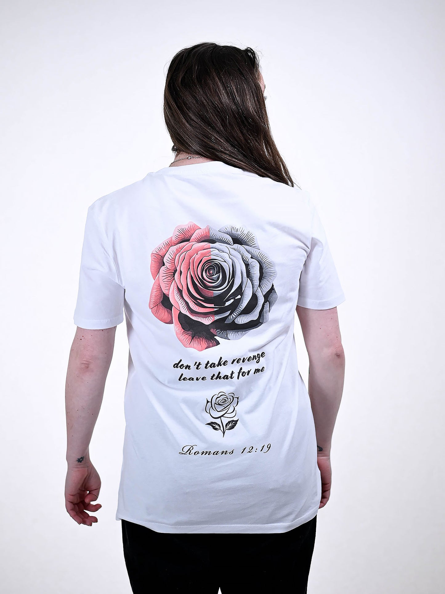 ROMANS 12:19 T-SHIRT wit achterkant