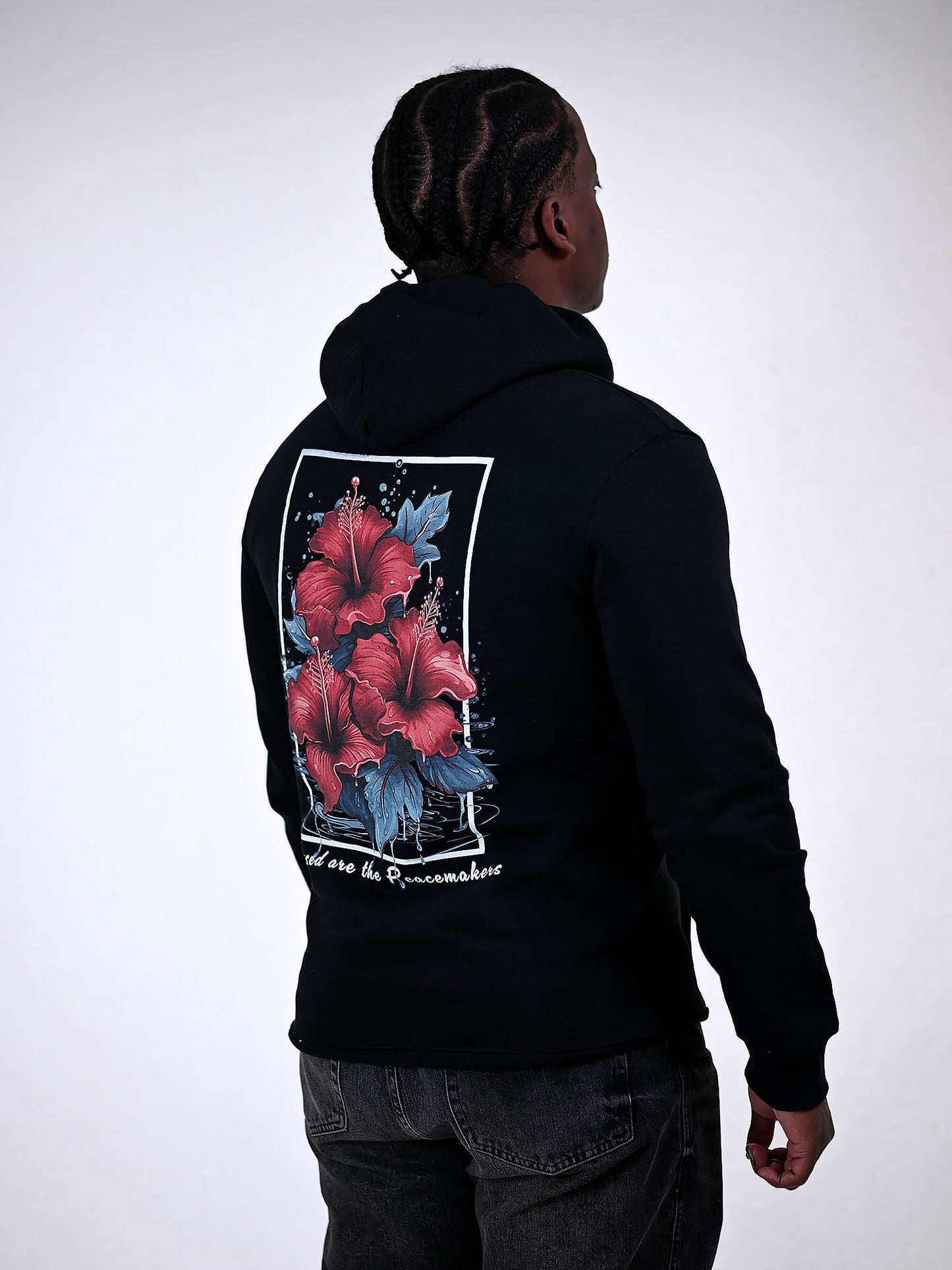 PEACEMAKERS HOODIE zwart detail