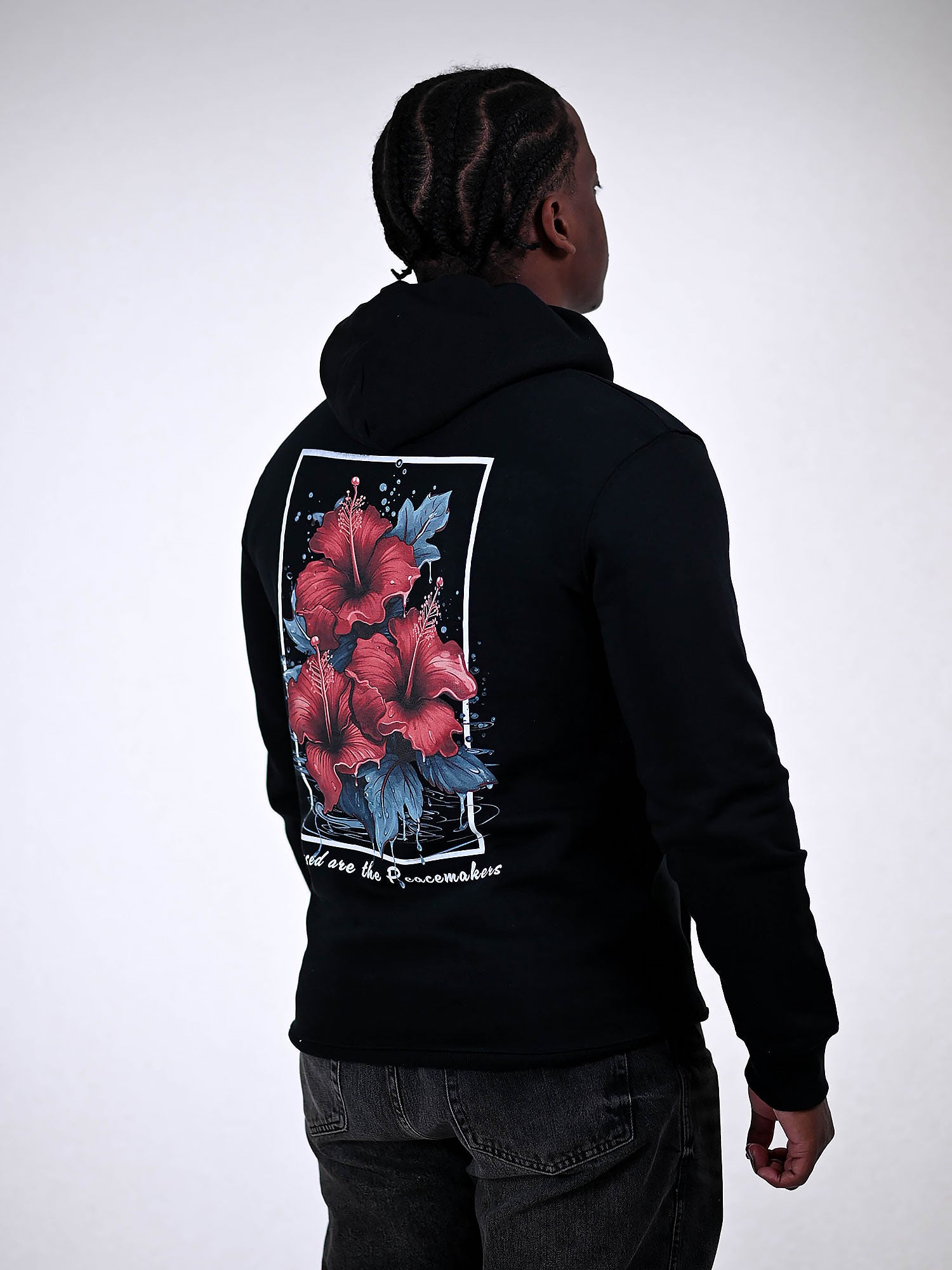 PEACEMAKERS HOODIE zwart detail