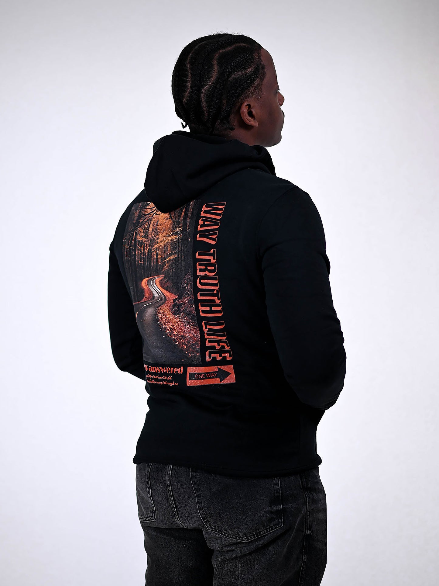 JESUS IS THE WAY HOODIE zwart zijkant